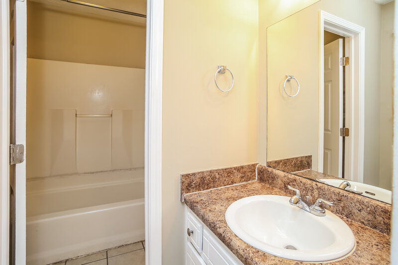 1,800/Mo, 2597 Carol Cir Douglasville, GA 30135 Main Bathroom View