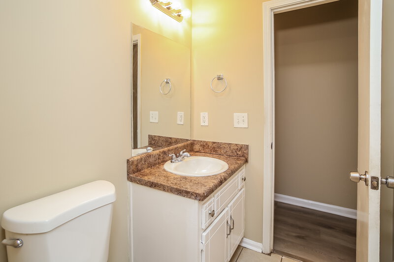 1,800/Mo, 2597 Carol Cir Douglasville, GA 30135 Main Bathroom View 2
