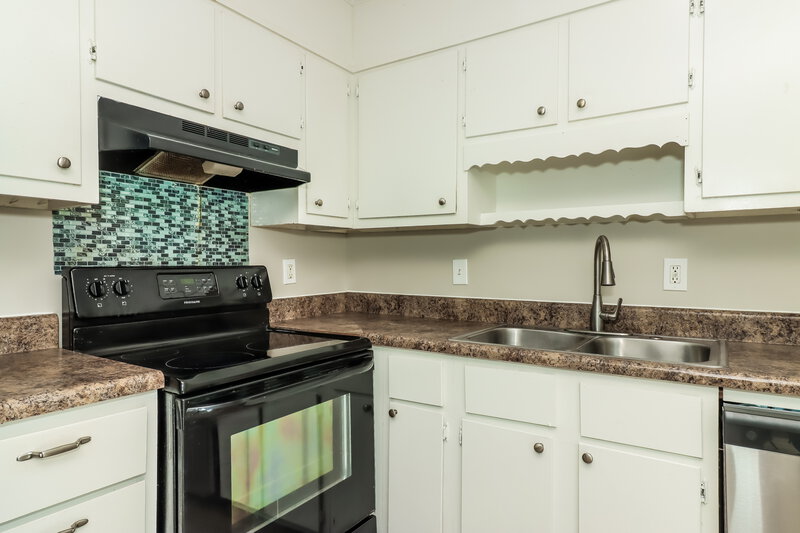 1,700/Mo, 2851 Britt Dr Douglasville, GA 30135 Kitchen View 2