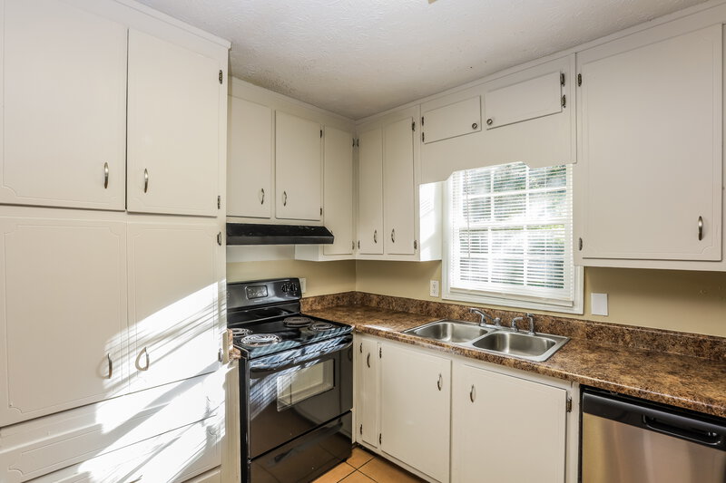 1,505/Mo, 3995 Holland Dr Douglasville, GA 30135 Kitchen View 2