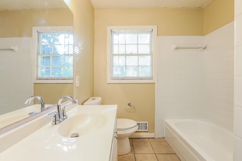 1,505/Mo, 3995 Holland Dr Douglasville, GA 30135 Bathroom View