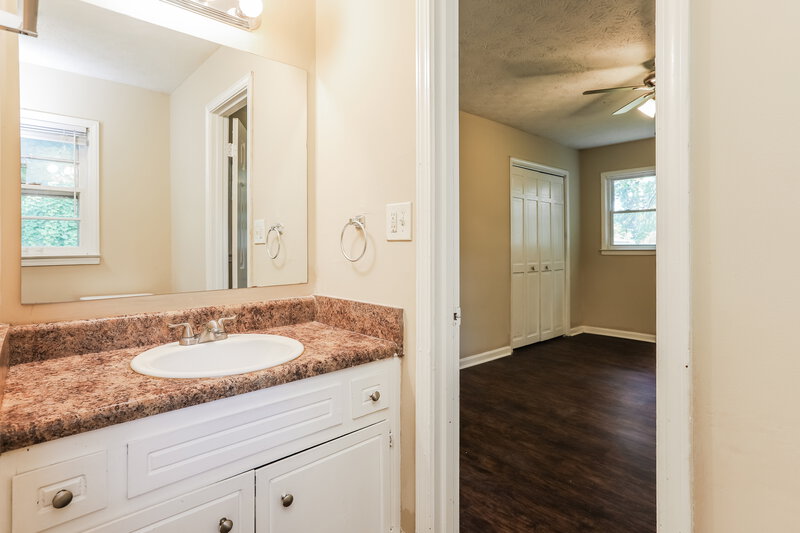 1,690/Mo, 4036 N Bent Pine Ct Douglasville, GA 30135 Main Bathroom View 2