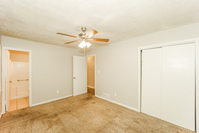 2,420/Mo, 5140 Oakdale Dr Douglasville, GA 30135 Main Bedroom View 2