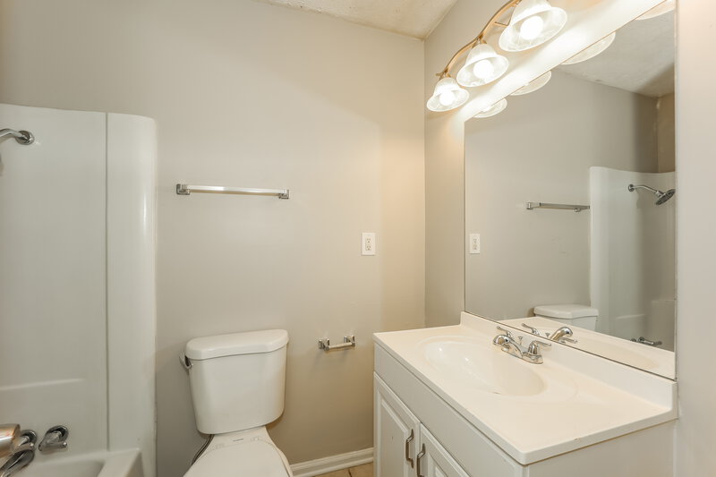 2,420/Mo, 5140 Oakdale Dr Douglasville, GA 30135 Main Bathroom View
