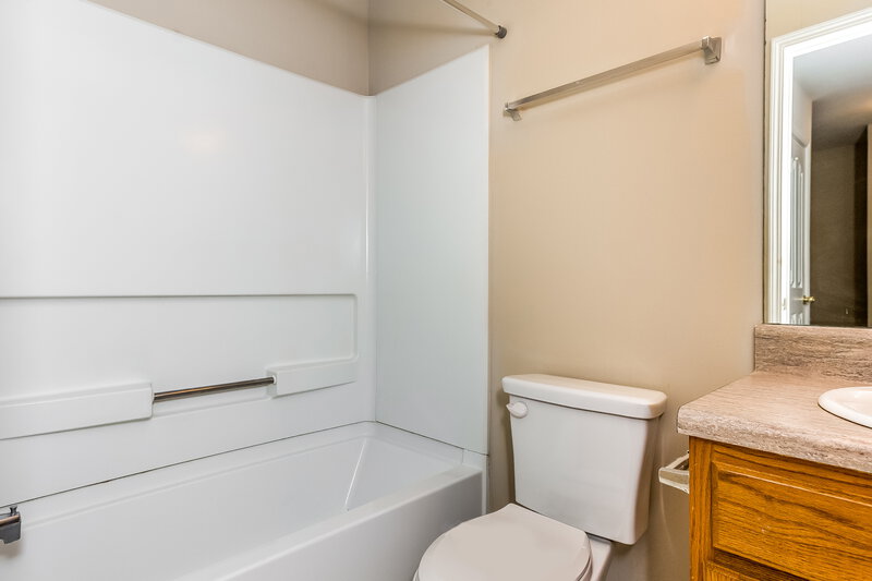 1,750/Mo, 6467 Snowbird Ln Douglasville, GA 30134 Bathroom View 2