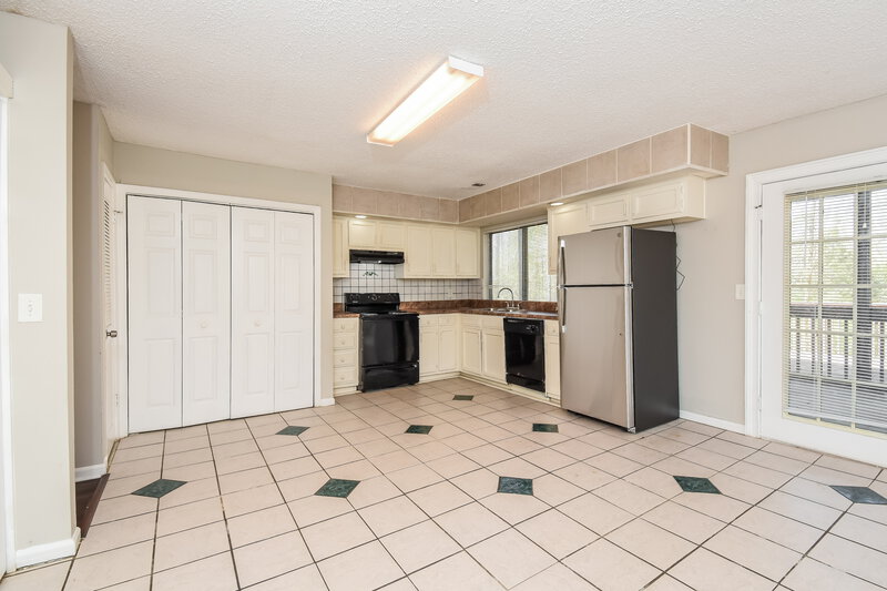 3,020/Mo, 6804 Knollwood Dr Douglasville, GA 30135 Kitchen View 2