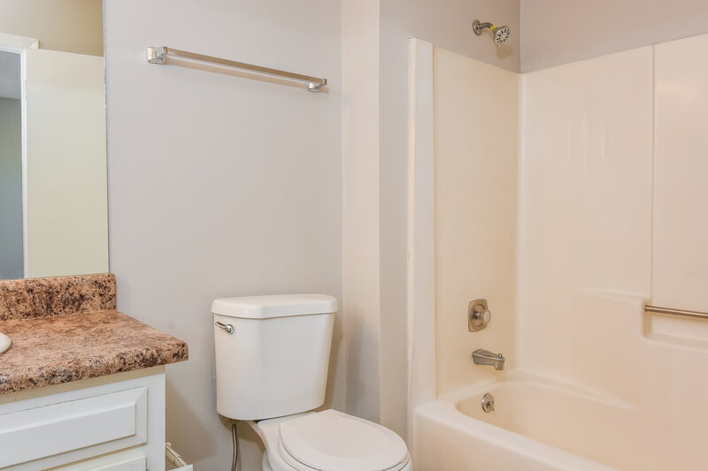 3,020/Mo, 6804 Knollwood Dr Douglasville, GA 30135 Main Bathroom View