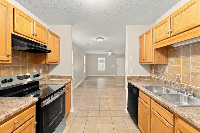 1,670/Mo, 7045 Branch Crossing Way Douglasville, GA 30134 Kitchen View 2