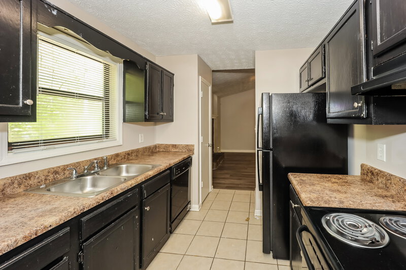 1,550/Mo, 7774 Mountain Creek Way Douglasville, GA 30134 Kitchen View 2