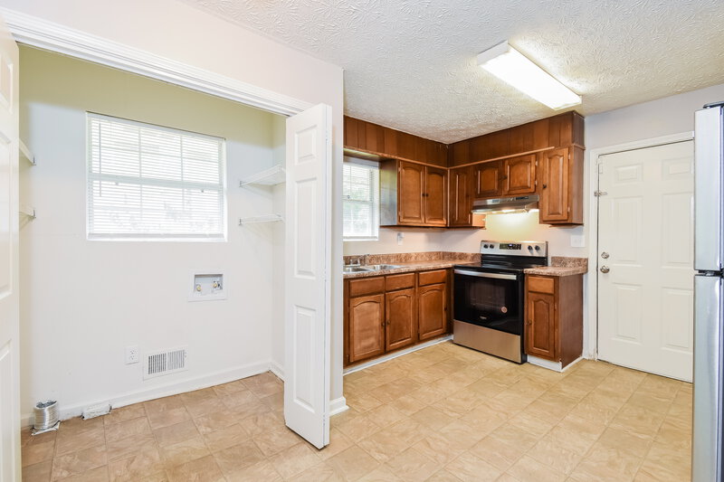 1,325/Mo, 8573 Duncan St Douglasville, GA 30134 Dining Room View 2