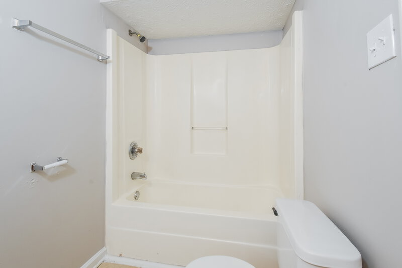 1,325/Mo, 8573 Duncan St Douglasville, GA 30134 Main Bathroom View