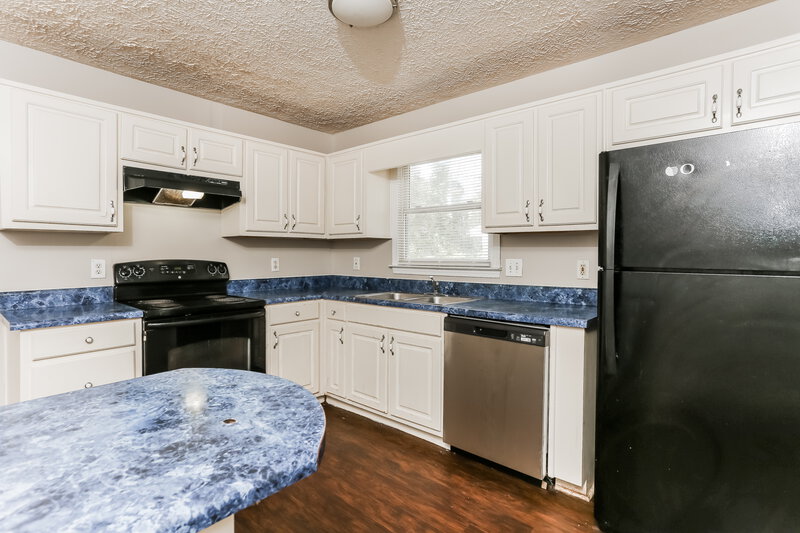1,695/Mo, 6030 Randy Ln Ellenwood, GA 30294 Kitchen View