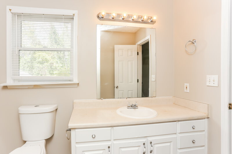 1,695/Mo, 6030 Randy Ln Ellenwood, GA 30294 Main Bathroom View
