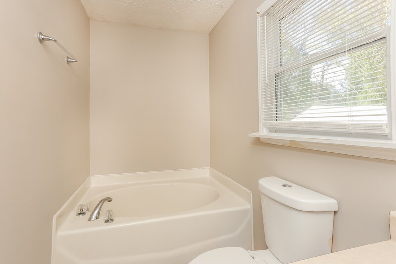 1,695/Mo, 6030 Randy Ln Ellenwood, GA 30294 Main Bathroom View 2