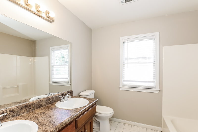 2,230/Mo, 12234 Molly Sue Ln Fayetteville, GA 30215 Main Bathroom View