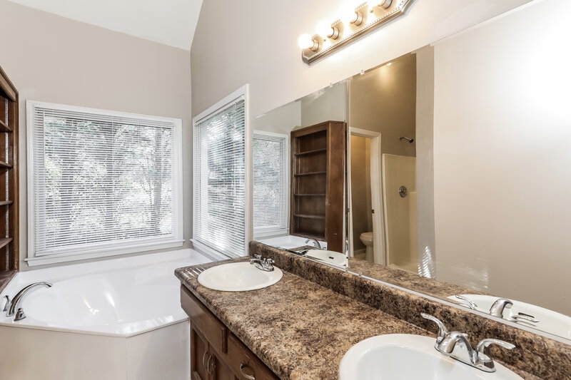 2,230/Mo, 12234 Molly Sue Ln Fayetteville, GA 30215 Main Bathroom View 2