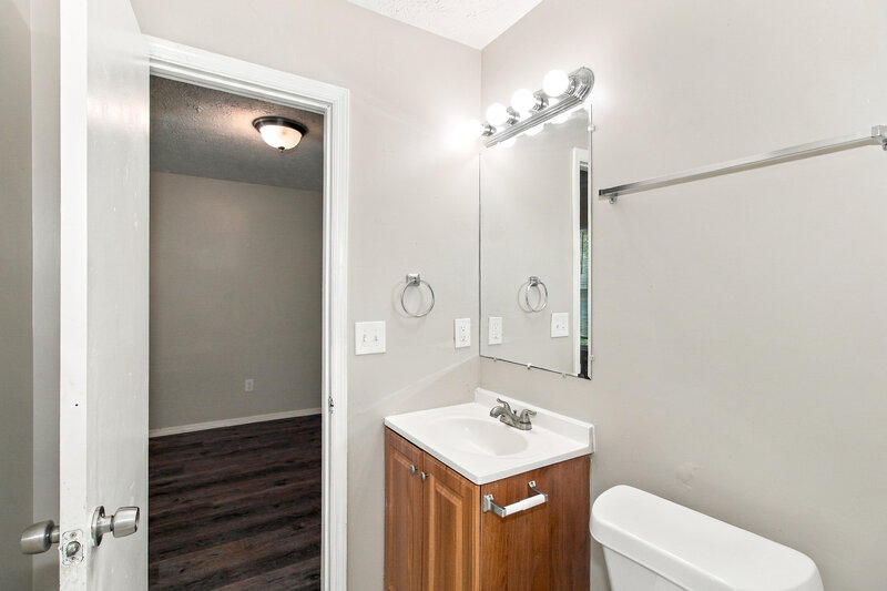 1,855/Mo, 3996 Brookstone Rd Ellenwood, GA 30294 Primary Bathroom View 2