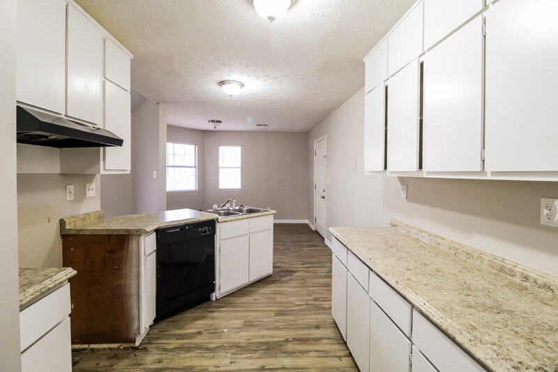 2,450/Mo, 4265 Loveless Pl Ellenwood, GA 30294 Kitchen View