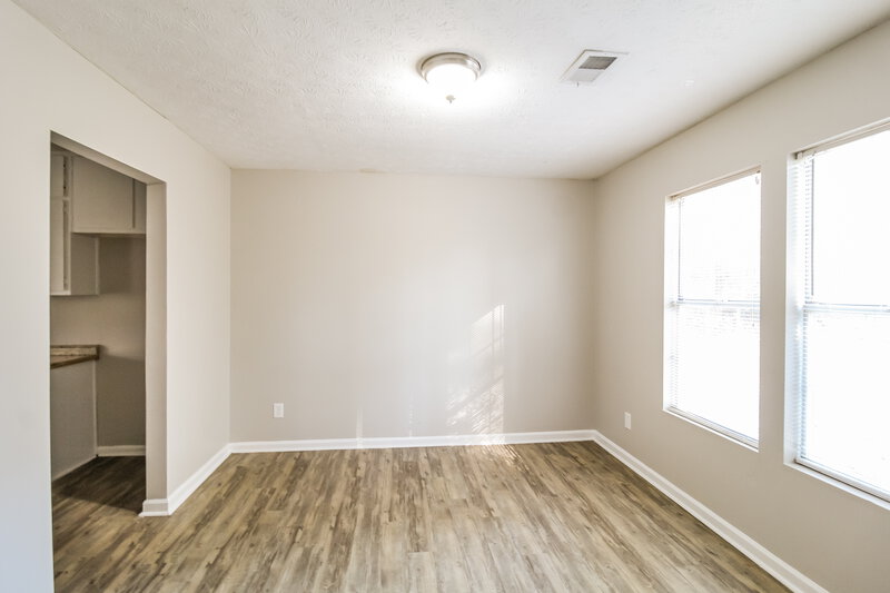 2,450/Mo, 4265 Loveless Pl Ellenwood, GA 30294 Sitting Room View 2