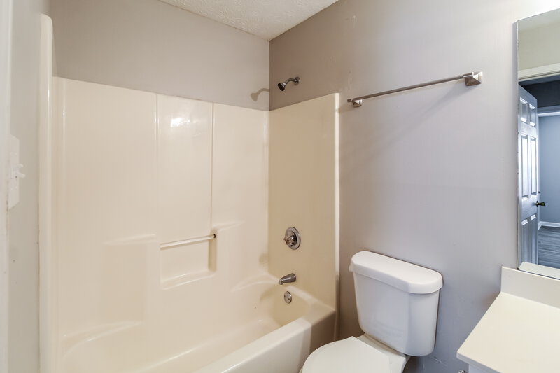 2,450/Mo, 4265 Loveless Pl Ellenwood, GA 30294 Bathroom View