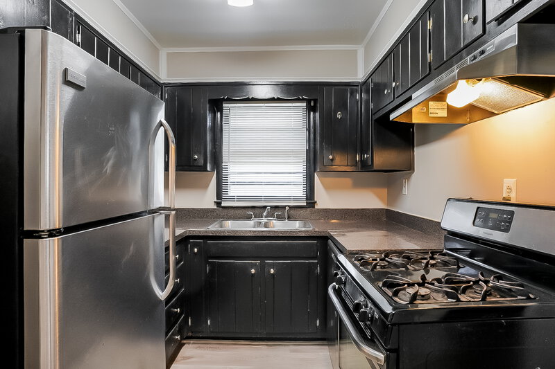 2,220/Mo, 1164 Lloyd Dr Forest Park, GA 30297 Kitchen View