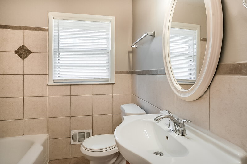 2,220/Mo, 1164 Lloyd Dr Forest Park, GA 30297 Bathroom View 2