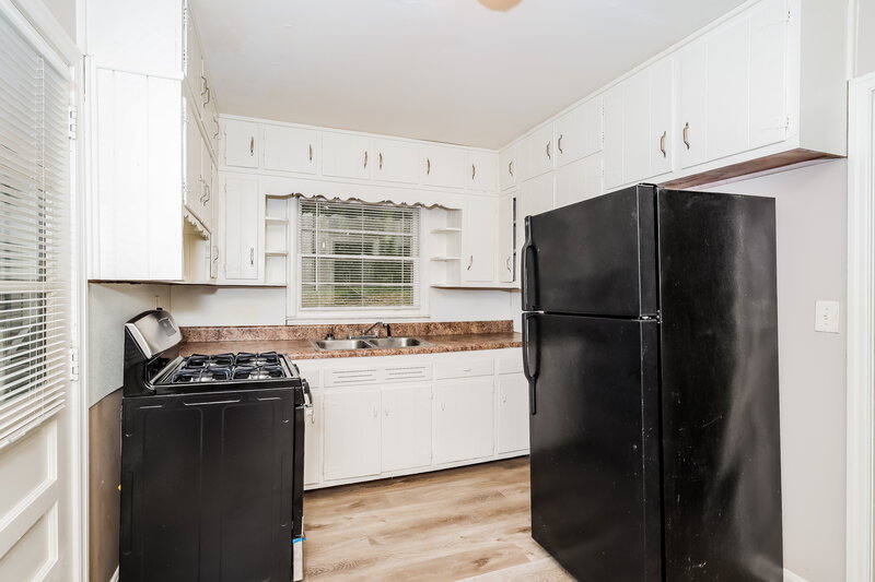 1,335/Mo, 4244 Boling Dr Forest Park, GA 30297 Kitchen View