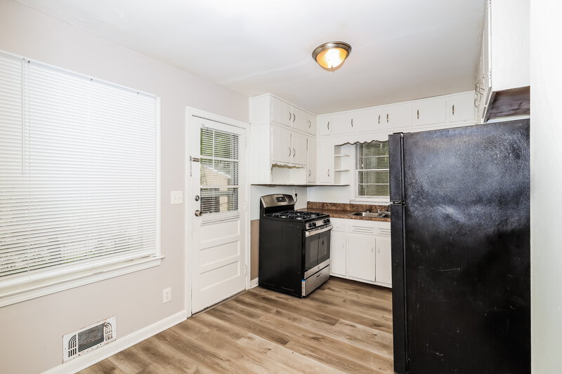 1,335/Mo, 4244 Boling Dr Forest Park, GA 30297 Kitchen View 2