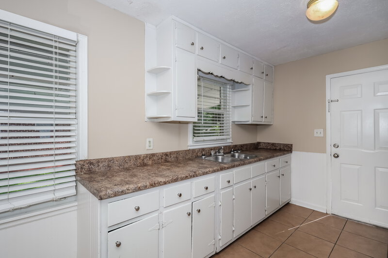 1,950/Mo, 4324 Shady Lane Way Forest Park, GA 30297 Kitchen View 2