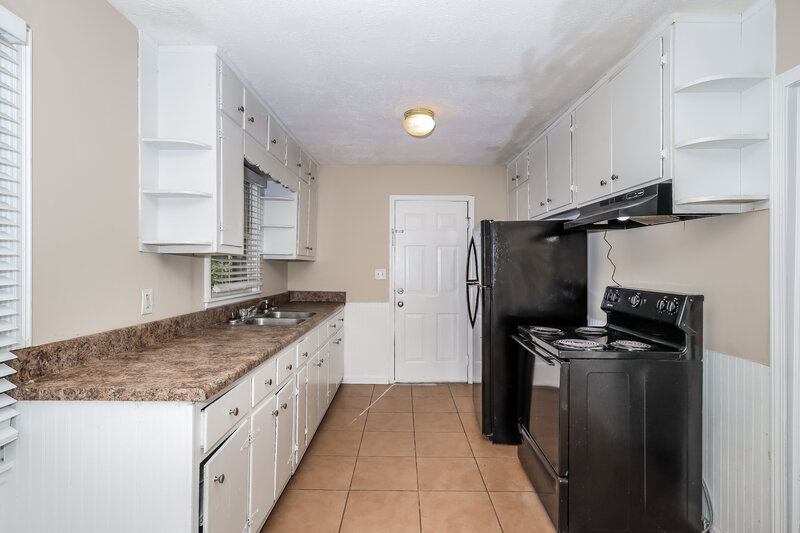 1,950/Mo, 4324 Shady Lane Way Forest Park, GA 30297 Kitchen View 3