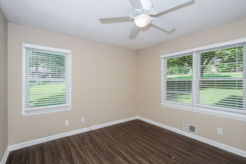 1,950/Mo, 4324 Shady Lane Way Forest Park, GA 30297 Main Bedroom View