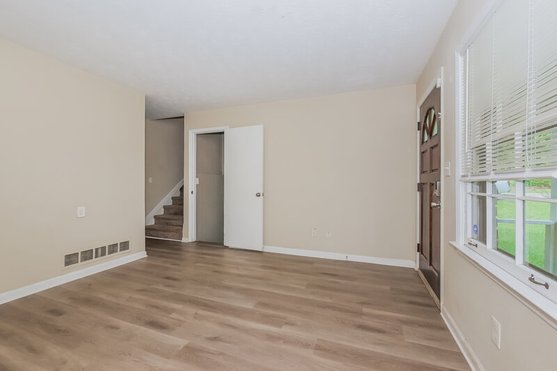 2,220/Mo, 5769 Phillips Dr Forest Park, GA 30297 Living Room View 3