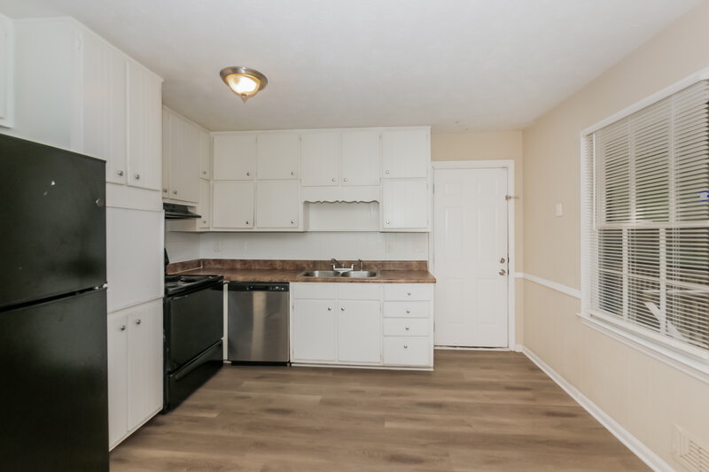2,220/Mo, 5769 Phillips Dr Forest Park, GA 30297 Kitchen View
