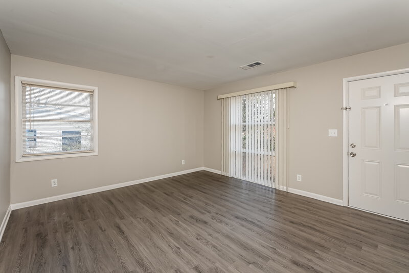 1,510/Mo, 645 Melrose Dr Forest Park, GA 30297 Living Room View