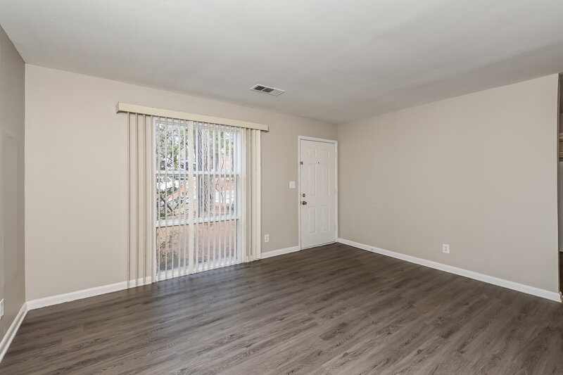 1,510/Mo, 645 Melrose Dr Forest Park, GA 30297 Living Room View 2