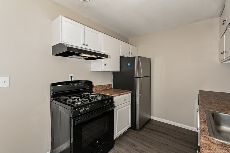 1,510/Mo, 645 Melrose Dr Forest Park, GA 30297 Kitchen View