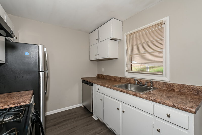 1,510/Mo, 645 Melrose Dr Forest Park, GA 30297 Kitchen View 2