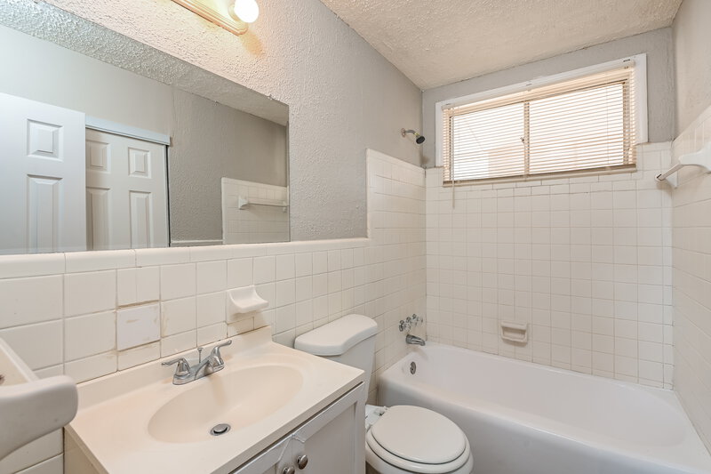 1,510/Mo, 645 Melrose Dr Forest Park, GA 30297 Main Bathroom View