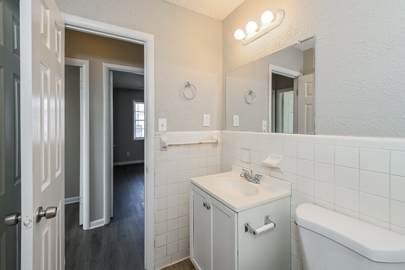 1,510/Mo, 645 Melrose Dr Forest Park, GA 30297 Bathroom View