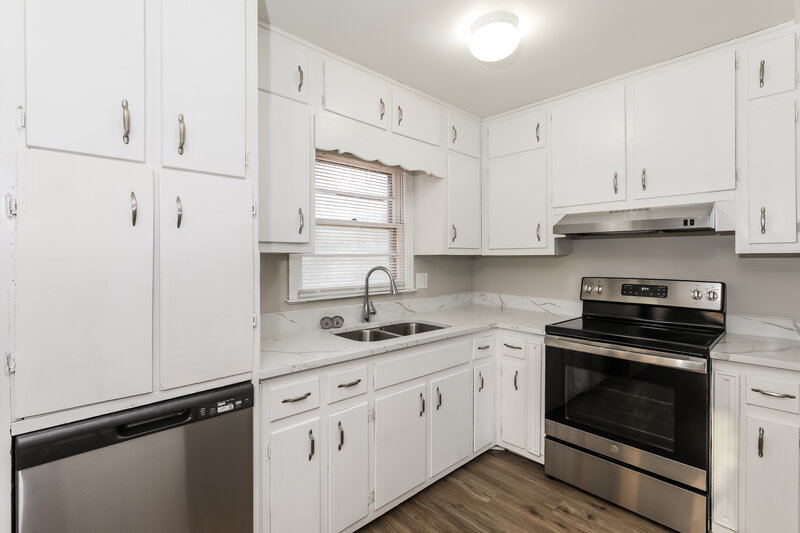 2,080/Mo, 820 Oakdale Dr Forest Park, GA 30297 Kitchen View