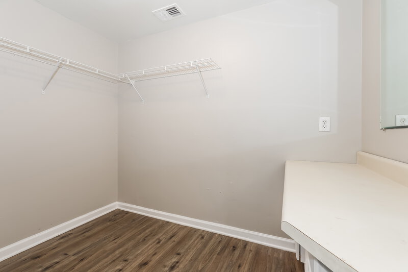 2,080/Mo, 820 Oakdale Dr Forest Park, GA 30297 Walk In Closet View
