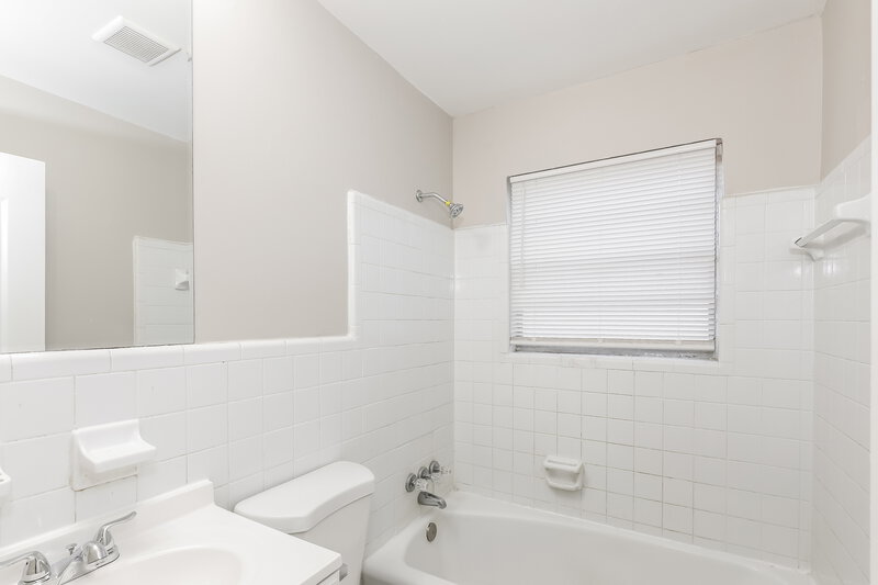 2,080/Mo, 820 Oakdale Dr Forest Park, GA 30297 Bathroom View