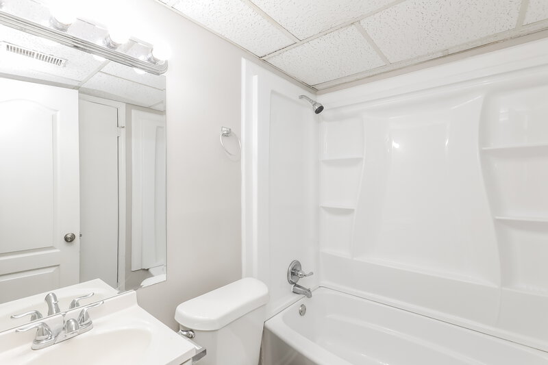 2,080/Mo, 820 Oakdale Dr Forest Park, GA 30297 Bathroom View 2