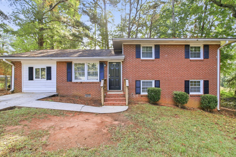 0/Mo, 989 Juniper Cir Forest Park, GA 30297 External View
