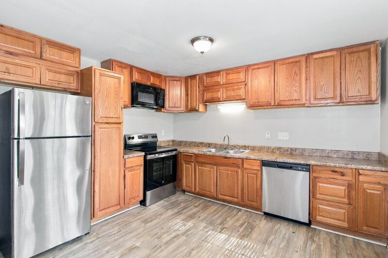 0/Mo, 989 Juniper Cir Forest Park, GA 30297 Kitchen View