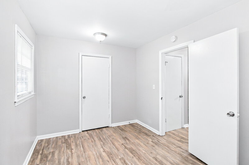 0/Mo, 989 Juniper Cir Forest Park, GA 30297 Primary Bedroom View 2