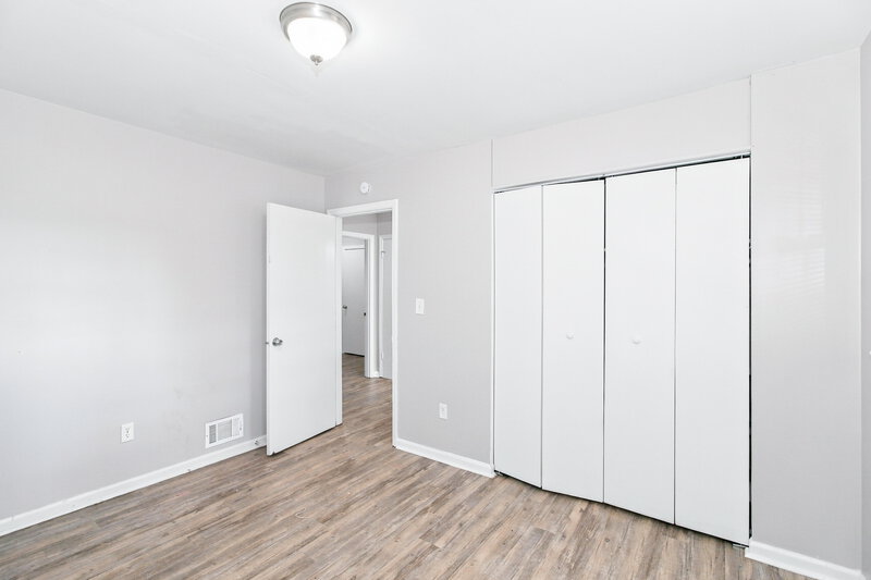0/Mo, 989 Juniper Cir Forest Park, GA 30297 Bedroom View