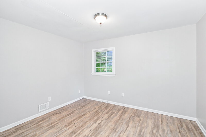 0/Mo, 989 Juniper Cir Forest Park, GA 30297 Bedroom View 2
