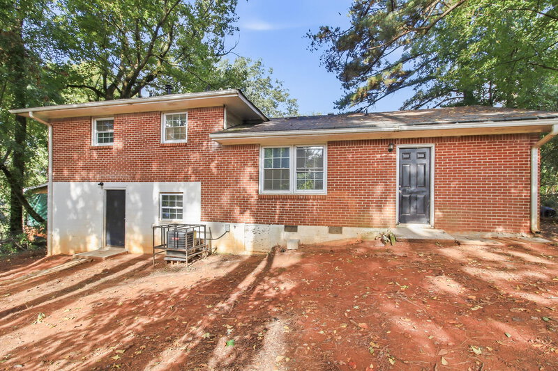 0/Mo, 989 Juniper Cir Forest Park, GA 30297 Rear View