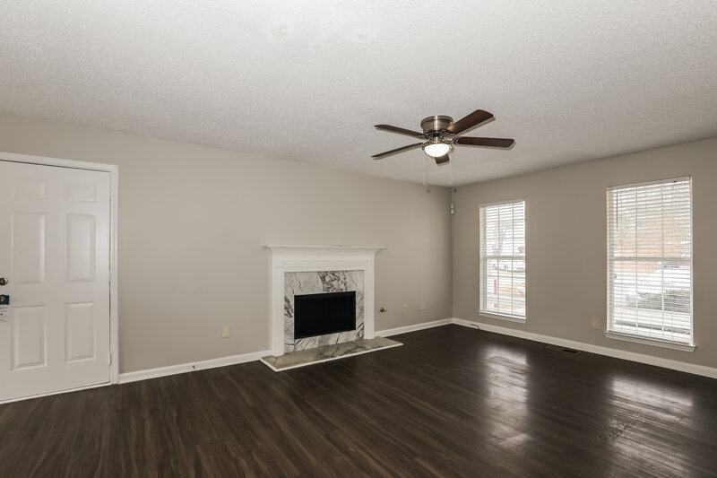 1,745/Mo, 10993 Thrasher Rd Hampton, GA 30228 Living Room View 3